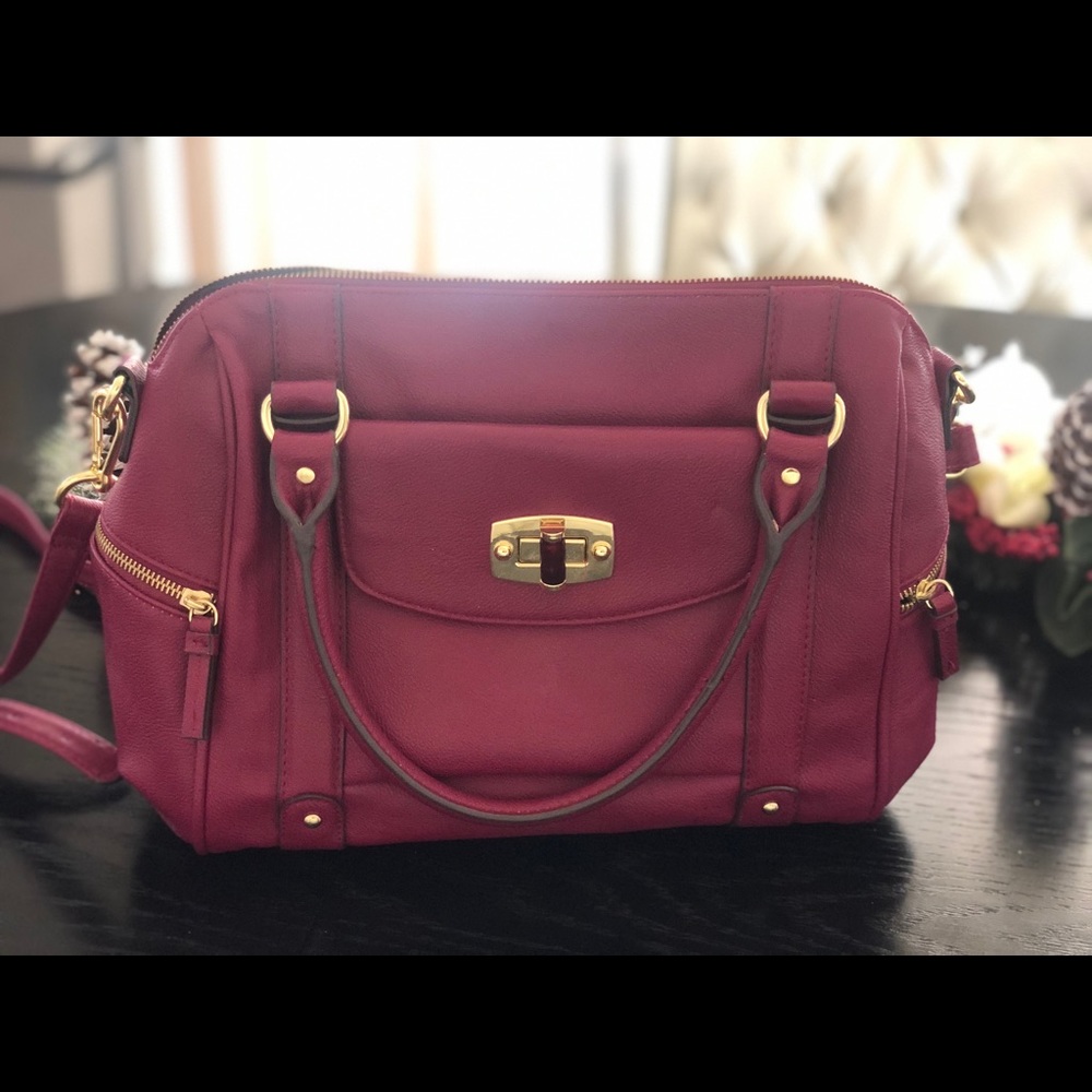 Medium fashion bag.